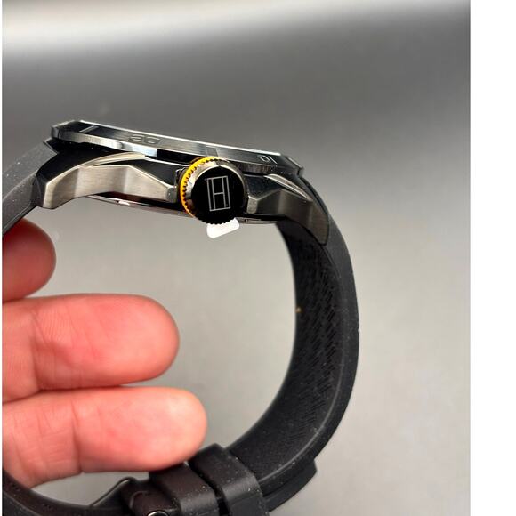 Tommy Hilfiger Windsurf 1792137 Black Silicone Mens Quartz Sport Watch NIBWT - Picture 11 of 17